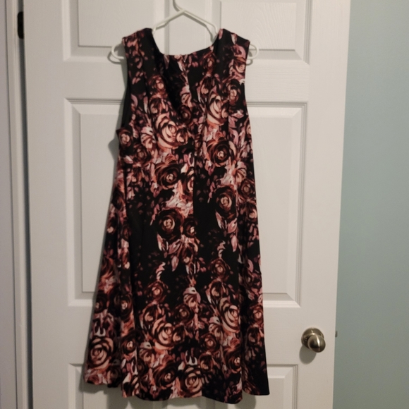 Laura Plus Dress - Picture 2 of 2